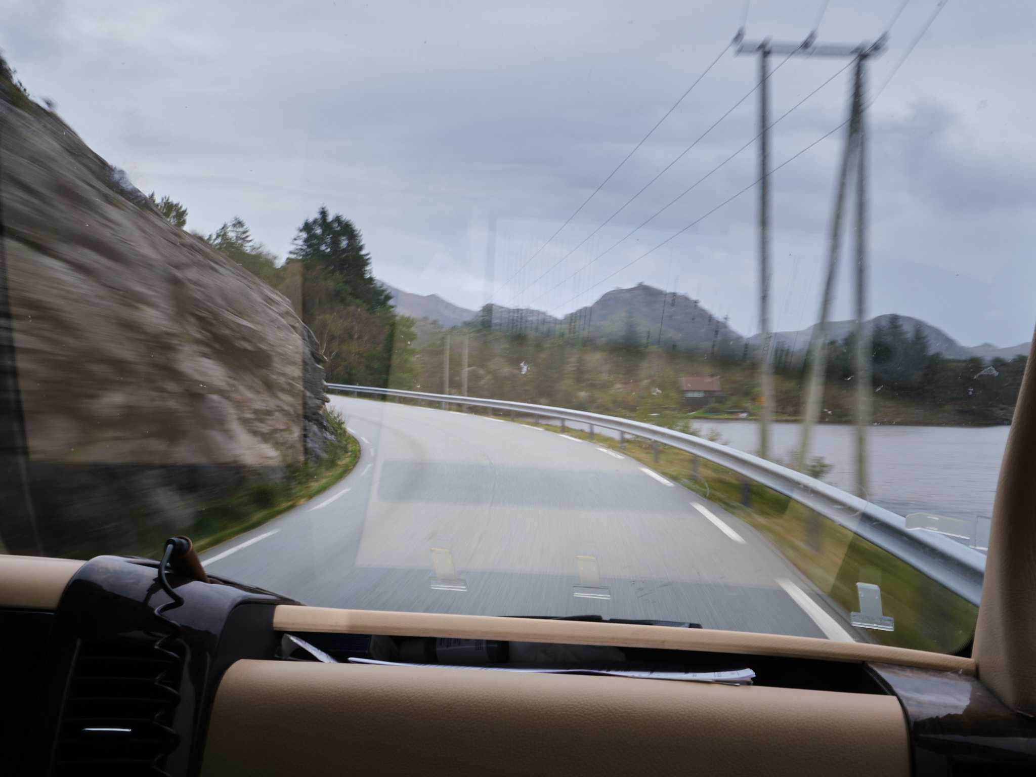 Ruta mellom Høle og Hommersåk er full av uoversiktelige
svinger.