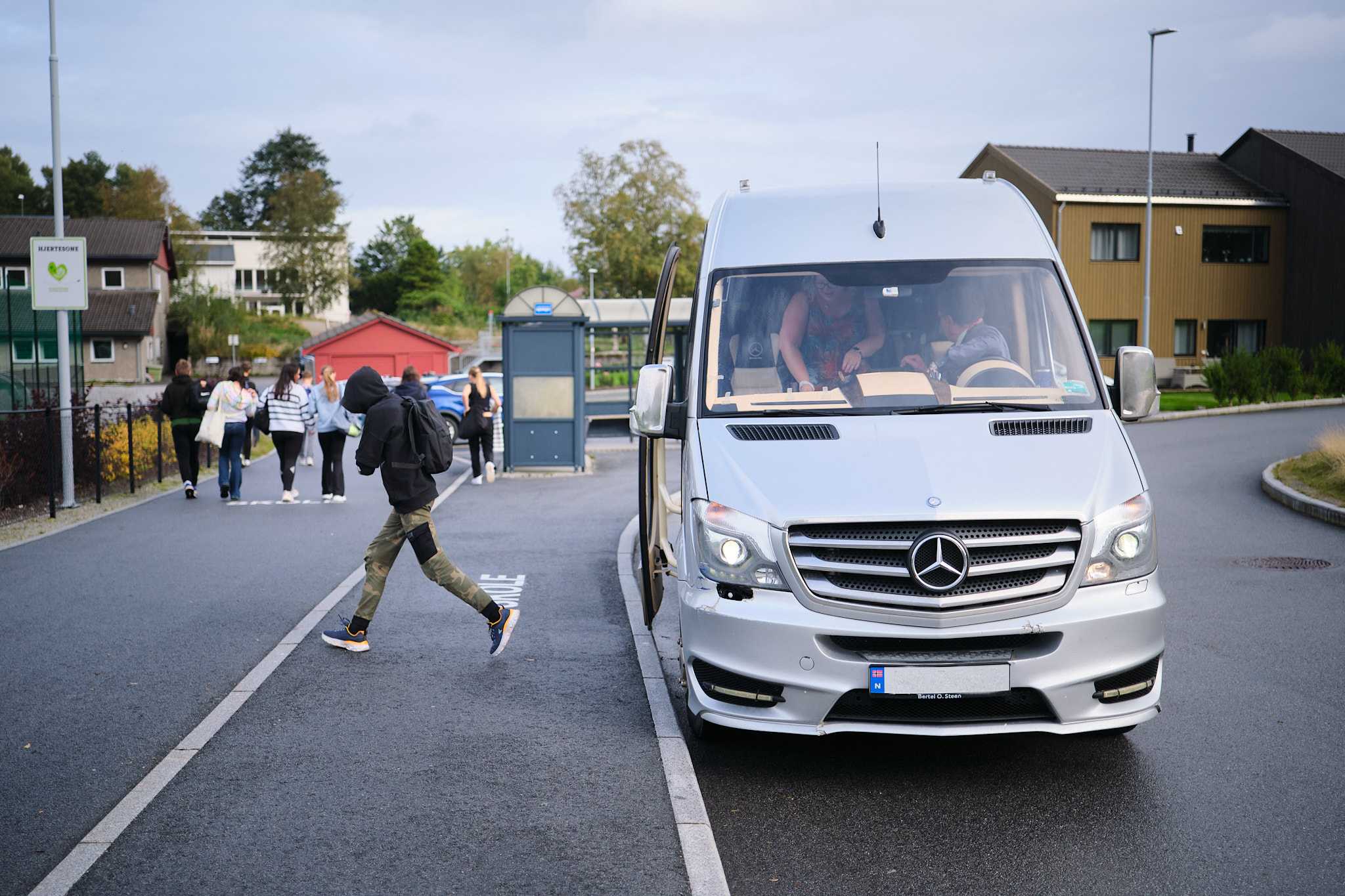 Einar har nettopp levert pulje nummer to med elever på Høle barne- og
ungdomsskole etter svømming i Riskahallen. Einar har nettopp levert pulje
nummer to med elever på Høle barne- og ungdomsskole etter svømming i
Riskahallen.