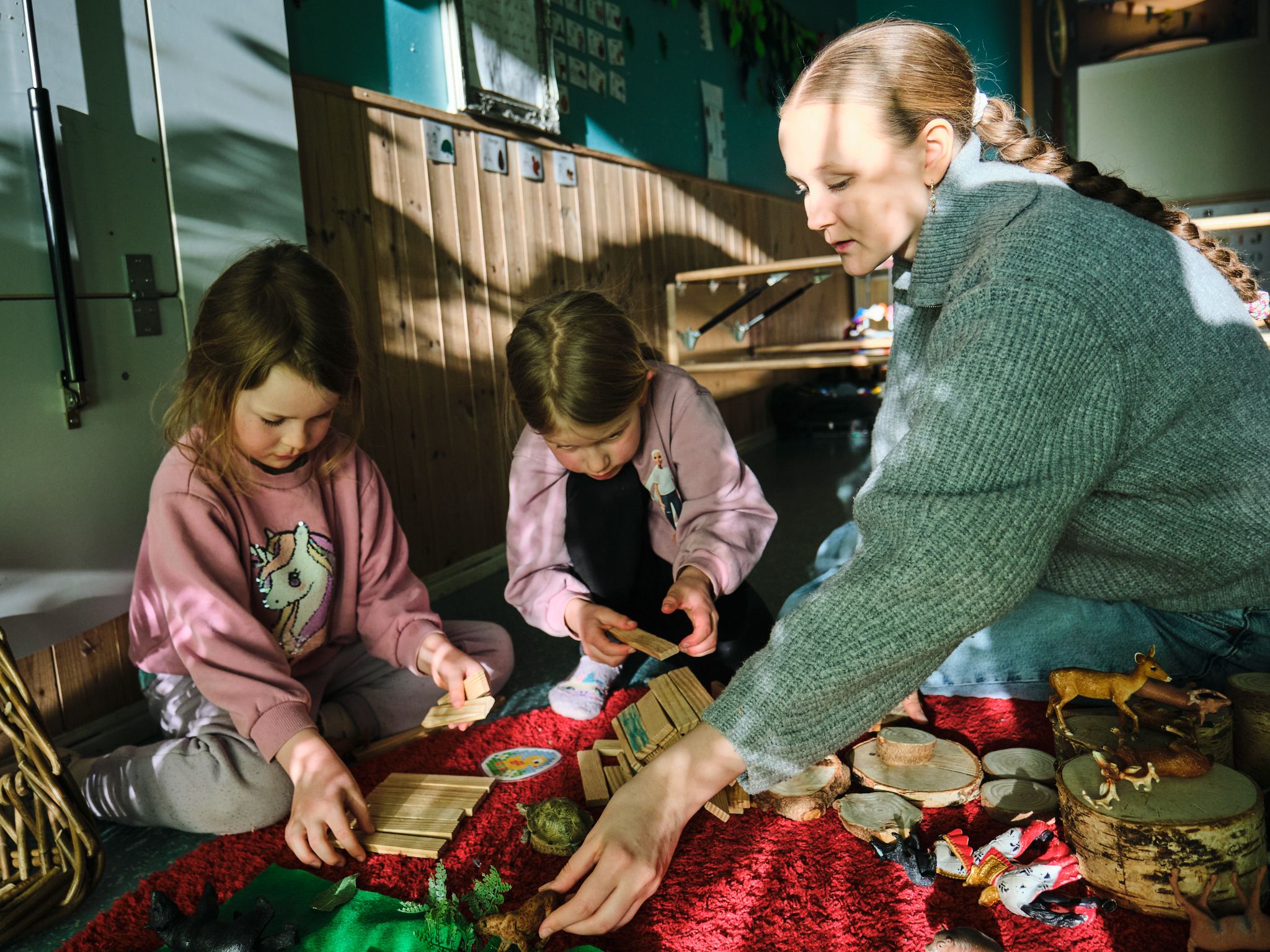 Høyt sykefravær og dalende søkertall. Hvem skal redde barnehagene? Gjesdal kommune henter inn tiendeklassinger.