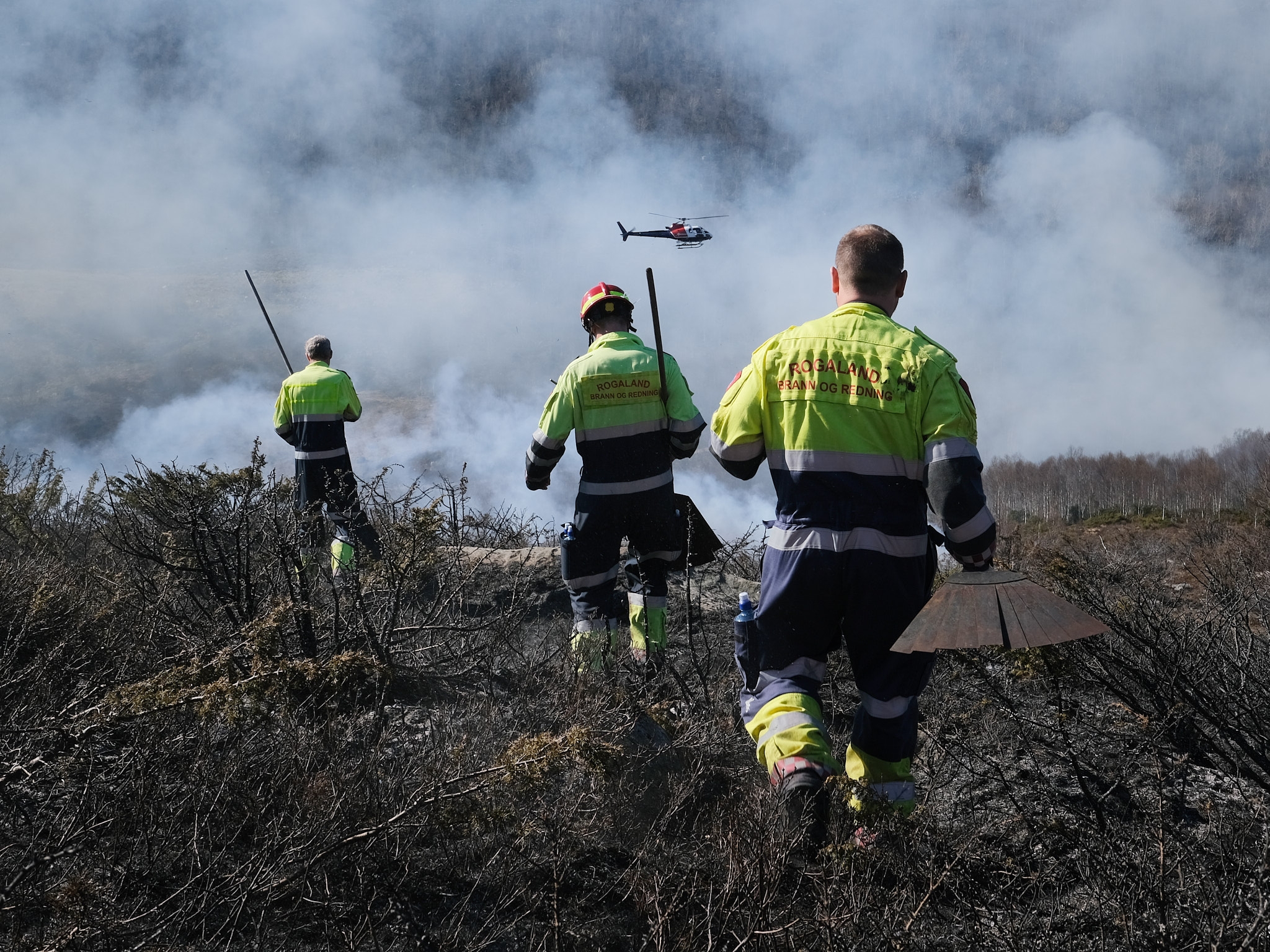 Rogaland brann og redning ute på gressbrann på Gloppenuten i Gjesdal april 2023.